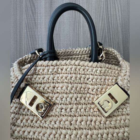 Ferragamo Hug Bag XS - Picture 9 of 15